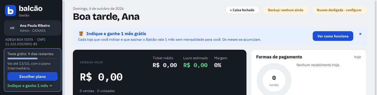 Painel do Balcão com o cartão Indique e ganhe 1 mês grátis e o botão Ver como funciona