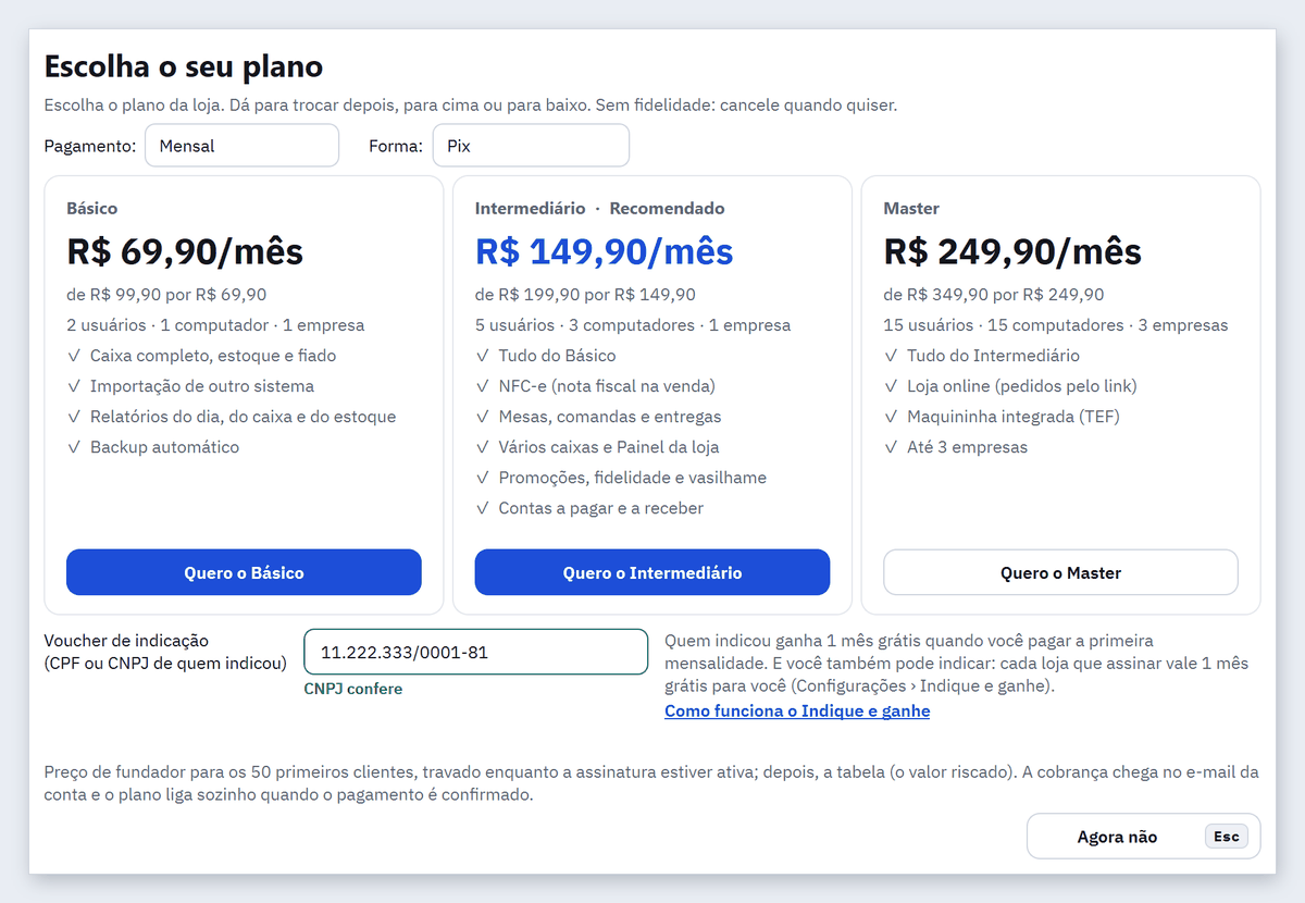 Tela Escolha o seu plano com o campo Voucher de indicação preenchido abaixo dos planos